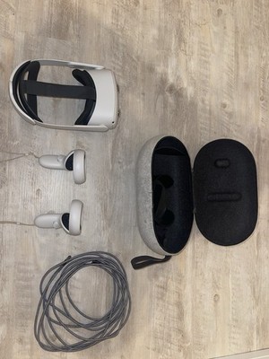 Meta Quest 2 (64 GB) + Tasche + Kabel