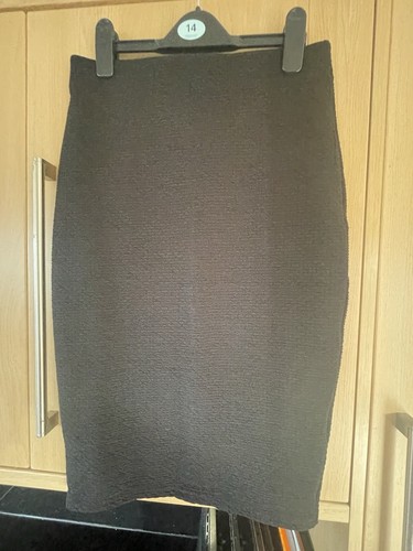 LADIES , NEW LOOK , BLACK TEXTURED STRETCH KNEE LENGTH PENCIL SKIRT Size 12