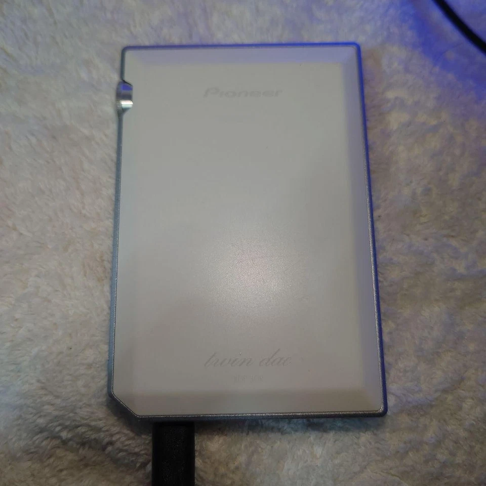 Pioneer XDP-30R Portable High-Resolution Digital Audio Player - Image 3 of 4