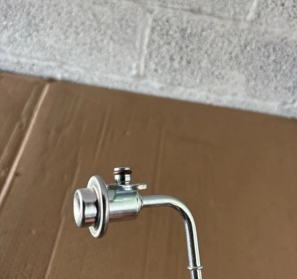 Regulador de presión de inyección de combustible 23270-28020 para Toyota Camry Solara RAV4 Scion Foto 3 de 4