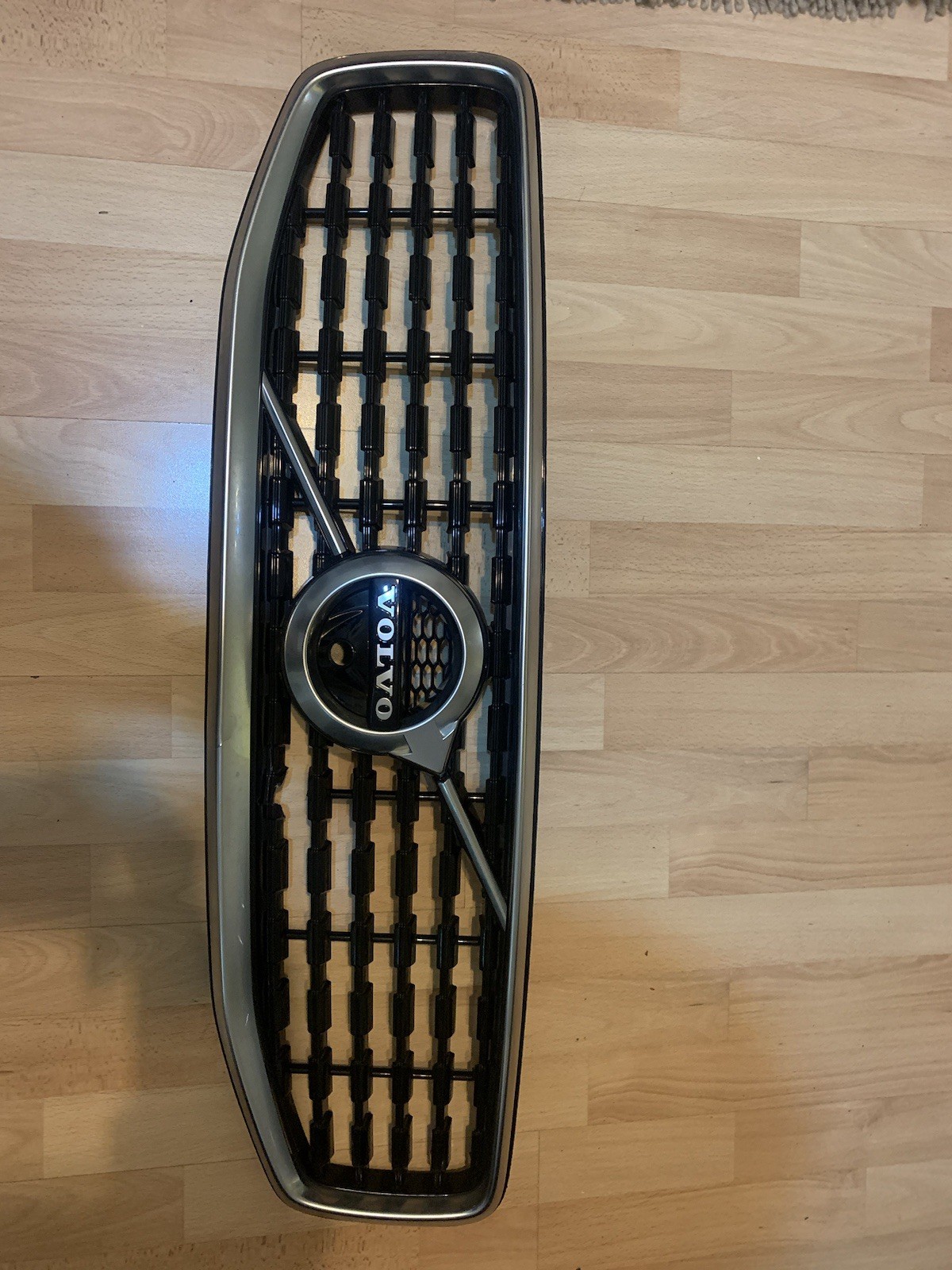 Volvo V60 R design Grille with camera hole 