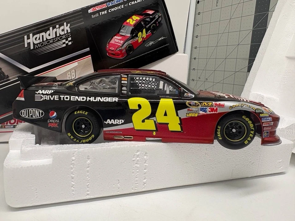 Jeff Gordon #24 AARP/Drive to End Hunger 2012 Impala 1 de 4.595 Foto 2 de 4