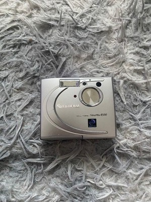 FUJIFILM FinePix 4500 Digital Camera Silver Super CCD Y2K AA Battery Powered