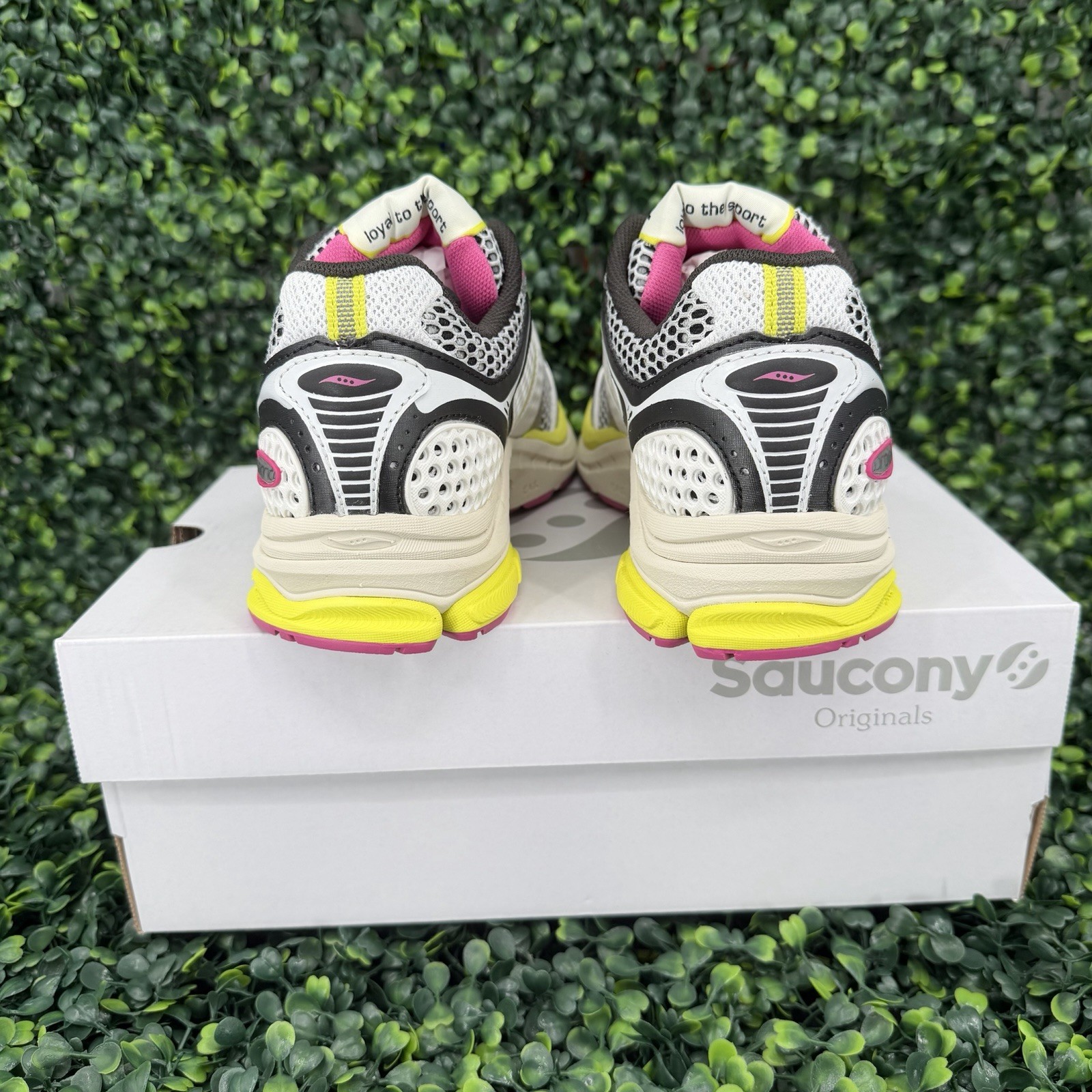 Saucony ProGrid Triumph Running Shoes Womens 7.5 Mens 6 White/Fluo Mesh Comfort thumbnail 4