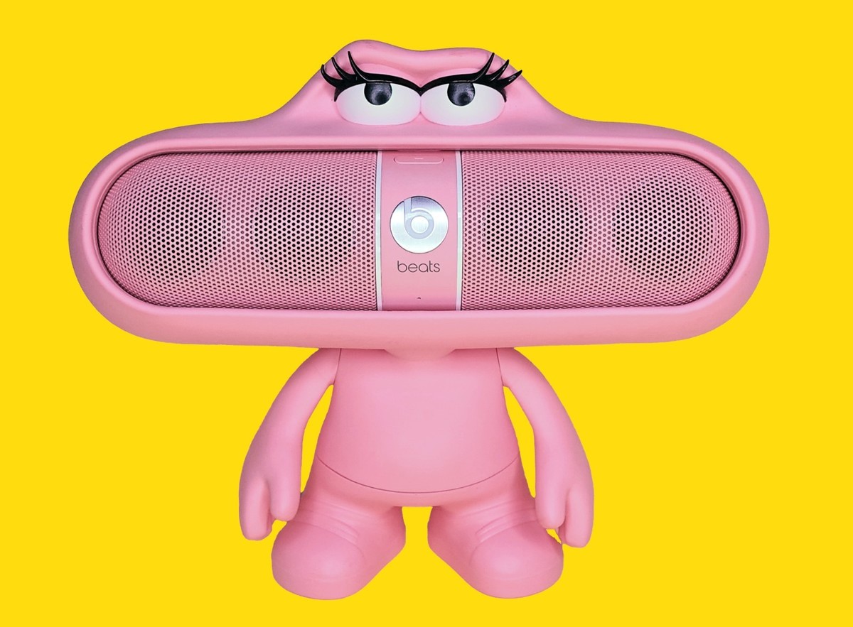 Authentic Beats Pill Speaker Pink Nicki Minaj + Dude Stand