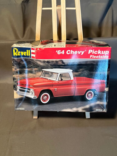 Revell '64 Chevy Pickup Fleetside 1:25 Open Box Complete with extra parts