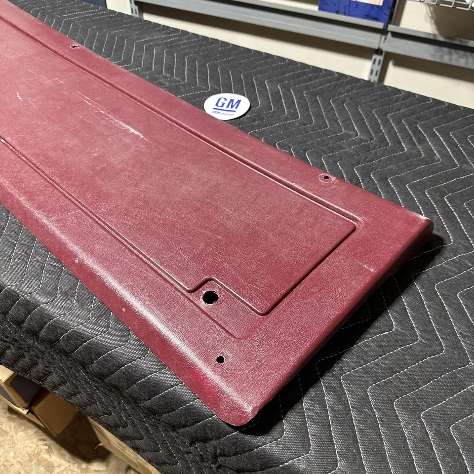 88-98 OBS Chevy GMC C/K EXT cabina roja camión interior trasero debajo del asiento panel de moldura GM Foto 4 de 4