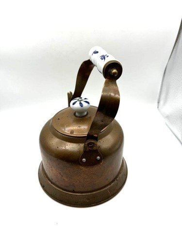 Vintage Copper Tea Pot w/porcelain Delft Blue handle, small dent, Patina - Picture 2 of 8