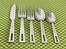 Oneida CIRCUIT Stainless Pierced Glossy Satin Accent Flatware SMART CHOICE A84WU