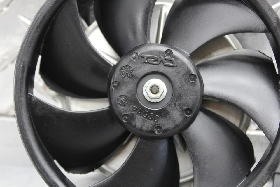 Yamaha YZF R1 2006 motor izquierdo/derecho radiador ventiladores 5vy-12405-00-00 Foto 3 de 4