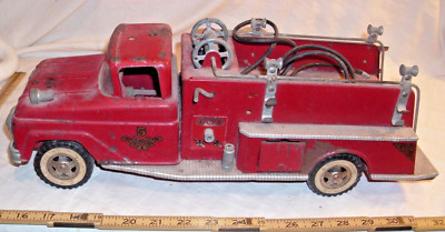 TONKA NO. 5 SUBURBAN FIRE TRUCK PRESSED STEEL TOY 1960s
