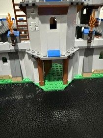 LEGO Castle King's Castle 70404 /100% COMPLETE  Set w/ Minifigs & Instructions