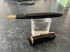 Vintage PARKER DUOFOLD  Fountain Pen with a Parker Duofold N Gold Nib