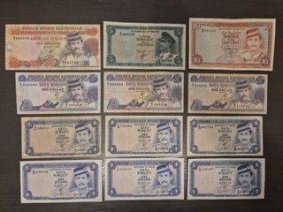 Lotto di 12 vecchie banconote Brunei F XF