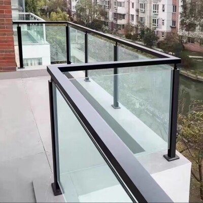 1.2mm 304sus 39.37'' Tall End Post Black Glass Railing Without Glass and Handrail