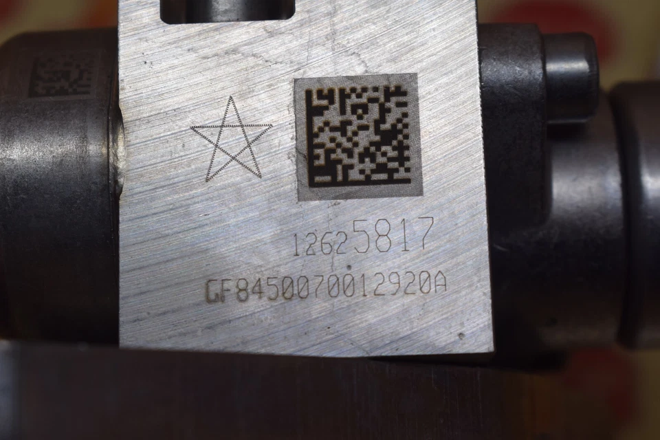 GMC Yukon 2015-2020 motor bomba de combustible de alta presión conjunto 12625817 OEM Foto 2 de 4