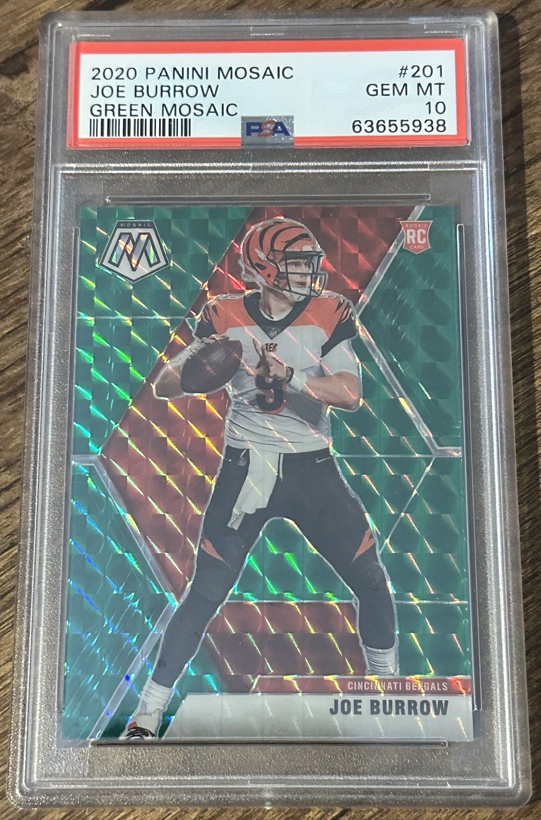 2020 Panini Mosaic Rookies Joe Burrow #201 Mosaic Green Prizm (RC) PSA 10