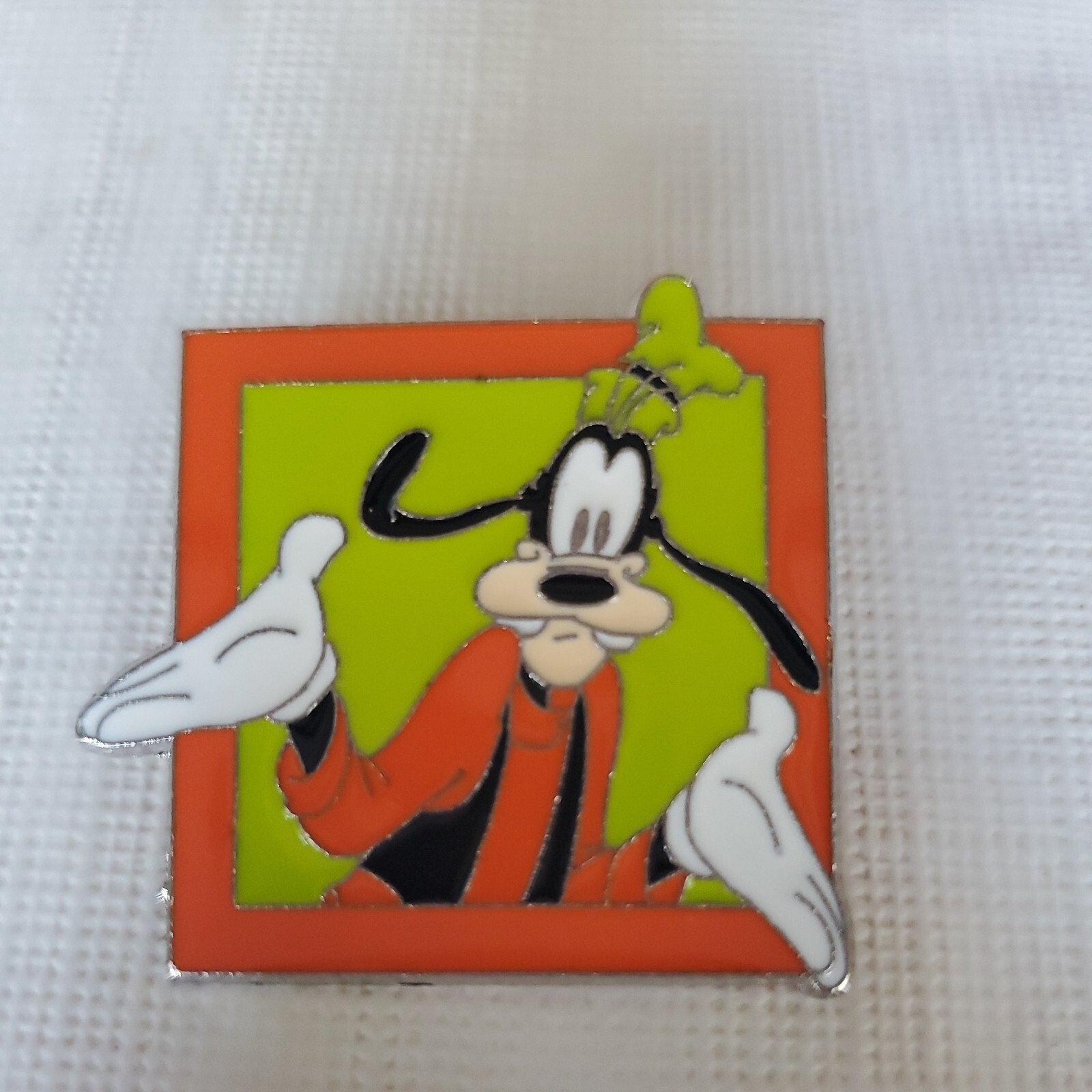 Disney Park Trading Pins Goofy Square Box