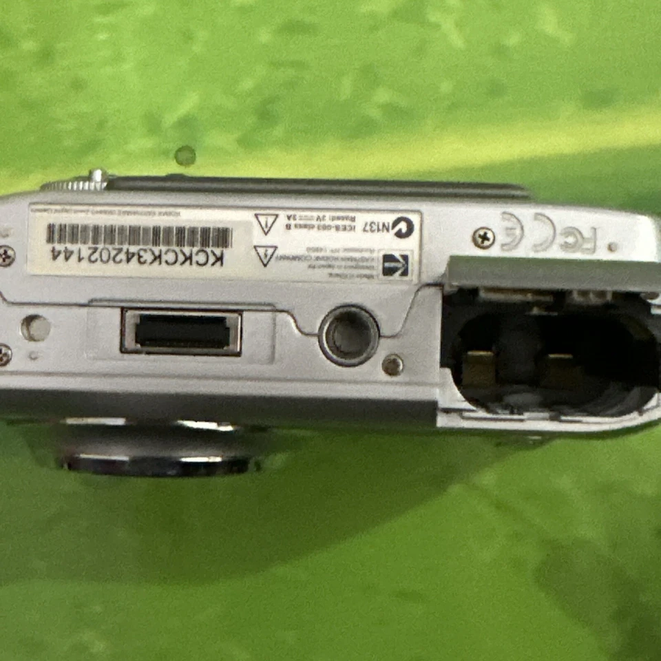 Kodak EasyShare DX6440 4.0MP Digital Camera - Silver PARTS ONLY DOES NOT WORK - Image 3 of 3