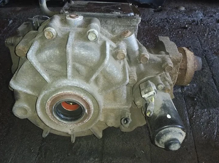 2015-2017 Chrysler 200 Rear Differential Carrier Assembly - Image 3 of 4