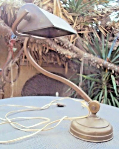 Lampadaires, lampes sur pied du XXe siècle en laiton