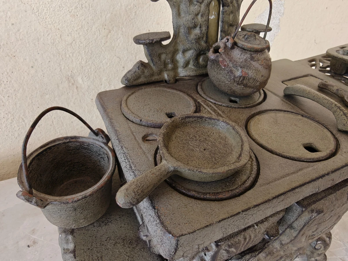 Ancienne Cuisinière De Poupée En Fonte Crescent - Jouet Miniature Vintage