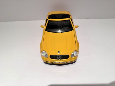 Maisto 1996 Mercedes Benz SLK 230 Convertible Yellow 1/18