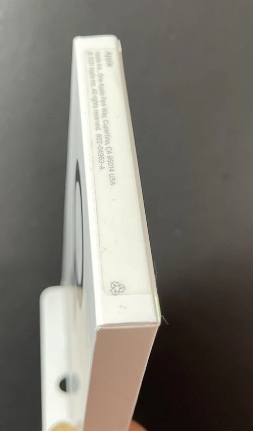 Official Apple AirTag Leather Key Ring [ Midnight ] NEW - Image 4 of 4