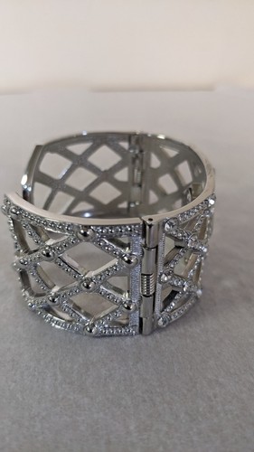 Suzanne Somers NWOT Watch Cuff, Rhinestone Crystals/Silvertone, Quartz Movement - Picture 6 of 15