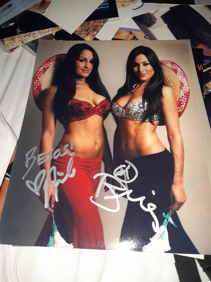 THE BELLA TWINS SIGNED 8X10 PRE WWE WWF SEXY YOUNG GIRLS AMAZING BODIES BRIE... - Image 2 of 2