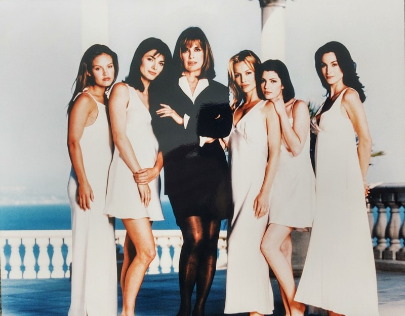 Models Inc Teresa Hill Carrie Anne Moss Linda Gray Cast Pose Color 8x10 Photo
