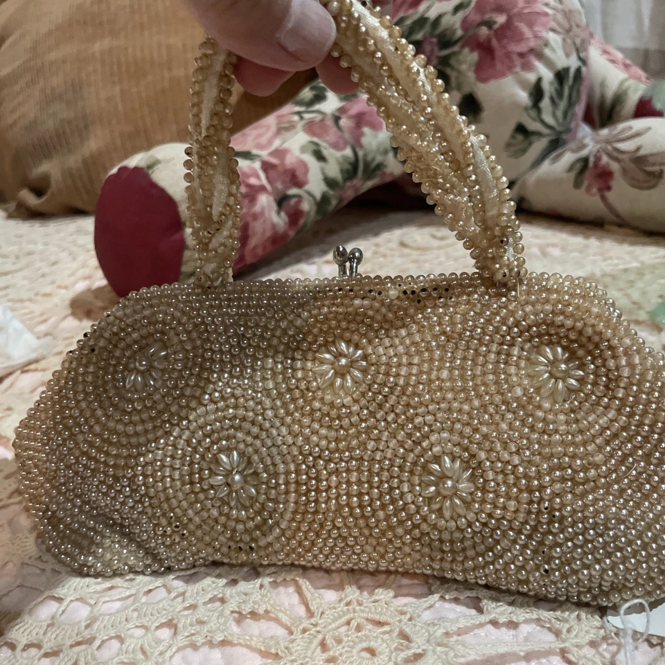 Antiguo monedero pequeño de señora de 1920, con cuentas, cerradura de beso, forrado de perlas satinadas, usado Foto 4 de 4