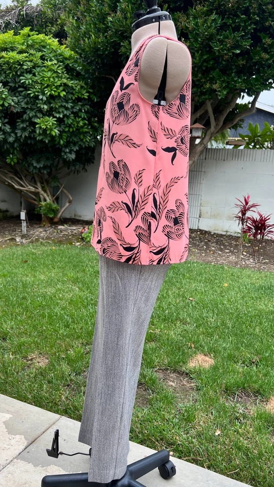 Ann taylor dress slacks, chevron pattern in white & black, size 4, straight leg - Imagem 4 de 4