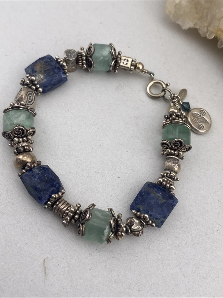 Pulsera única tribal artesanal de piedra cruda y ley  Foto 4 de 4