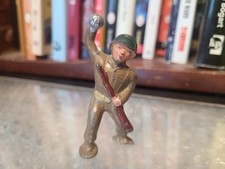 1950s  BARCLAY B243/ 938 LEAD DIME STORE G.I. SOLDIER BOMB THROWER 1