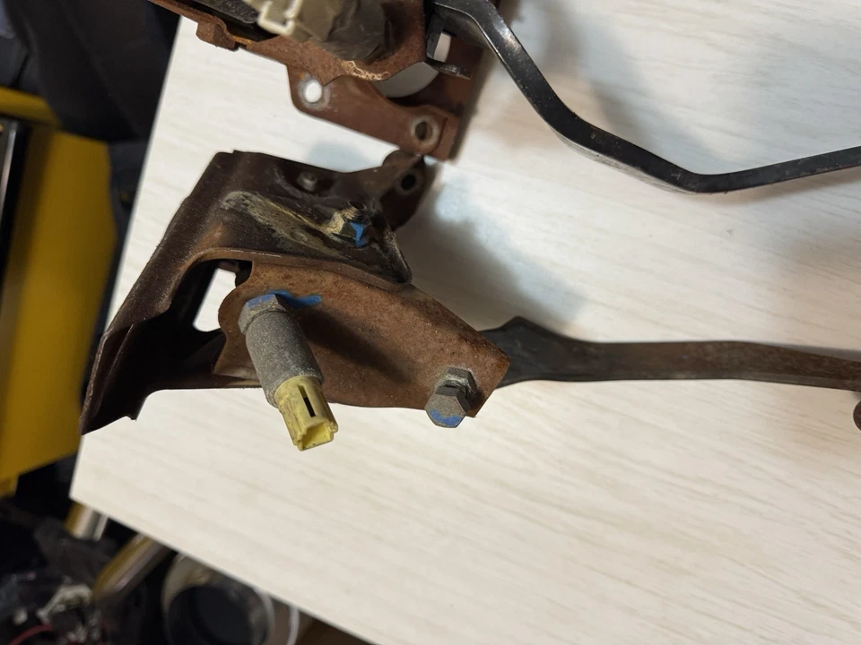 1992 - 1995 Honda Civic Hatchback 5 Speed Pedal Assembly Complete OEM - Image 3 of 4