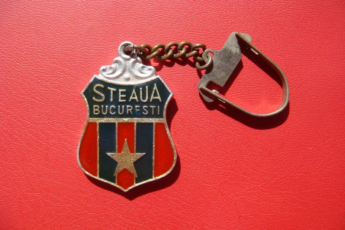 RARE Romania Football key chain Steaua BUCURESTI SEVILLA 1986 EUROPEAN  CHAMPION