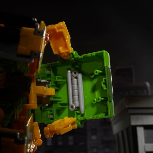 HASBRO TEENAGE MUTANT NINJA TURTLES X TRANSFORMERS 2024 DELUXE PARTY WALLOP - Picture 16 of 21
