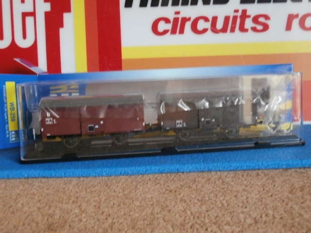 COUPLAGE DE DEUX WAGONS COUVERTS EPIIIA REE REF WB-259 : Matériel SNCF HO Neuf