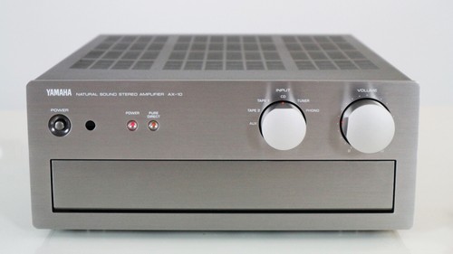 Yamaha AX-10 Titan Verstärker in Midi Format inkl. Fernbedienung