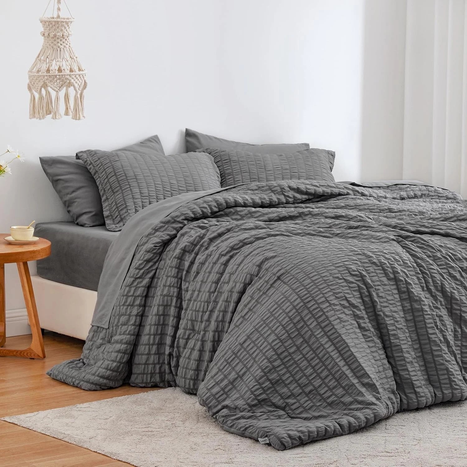 как выглядит Luxurious 7-Piece King Comforter Set - Soft Seersucker Design in Dark Grey фото