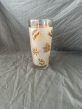 MCM Cocktail Shaker mattiert mit goldenen Blättern unbeschriftet 8 1/4 Zoll sehr guter Zustand