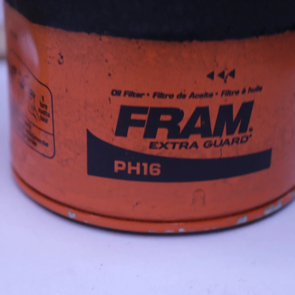 Filtro de aceite de motor giratorio Fram Extra Guard 10 k millas PH16 Foto 2 de 4