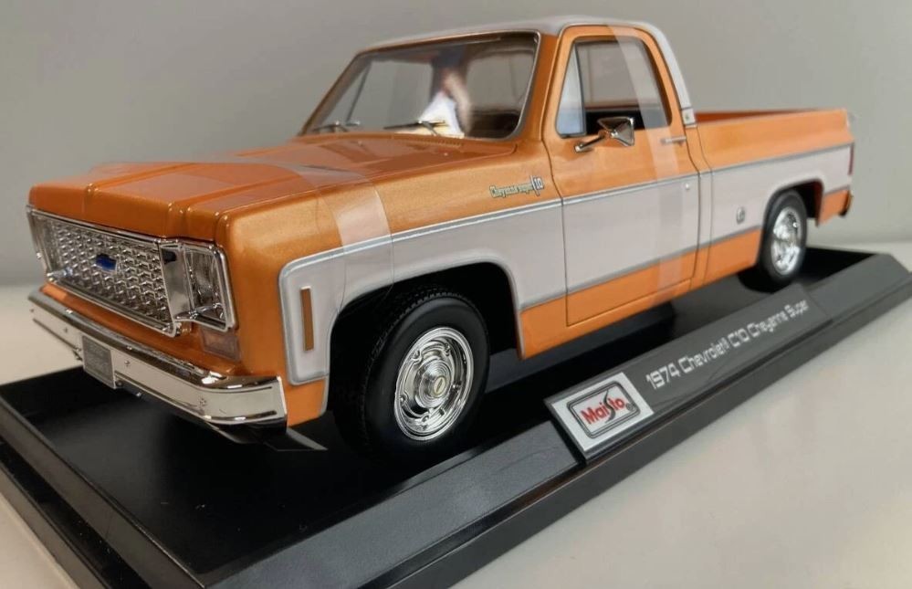 Maisto 1/18 Scale - 1974 Chevrolet C10 Cheyenne Super - Orange