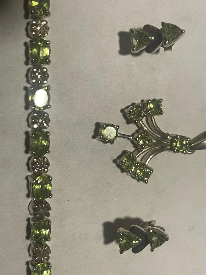 Vintage silver Bracelet Peridot and silver Earrings & Pendent peridot - Image 2 of 4