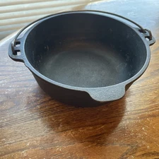 Wagner Ware 2 Qt Cast Iron Dutch Oven 8" with Bale No Lid USA