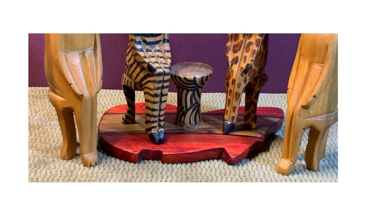 VINTAGE AFRICAN CARVED SAFARI SET OF 4 ANIMALS SITTING AROUND