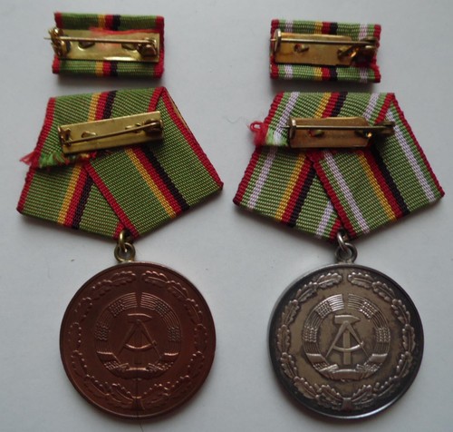 Colección medallas de policía RDA para servicios fieles, 6 piezas - Imagen 8 de 9