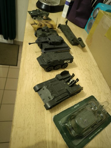 Lot solido char véhicules militaires miniatures - Foto 1 di 22