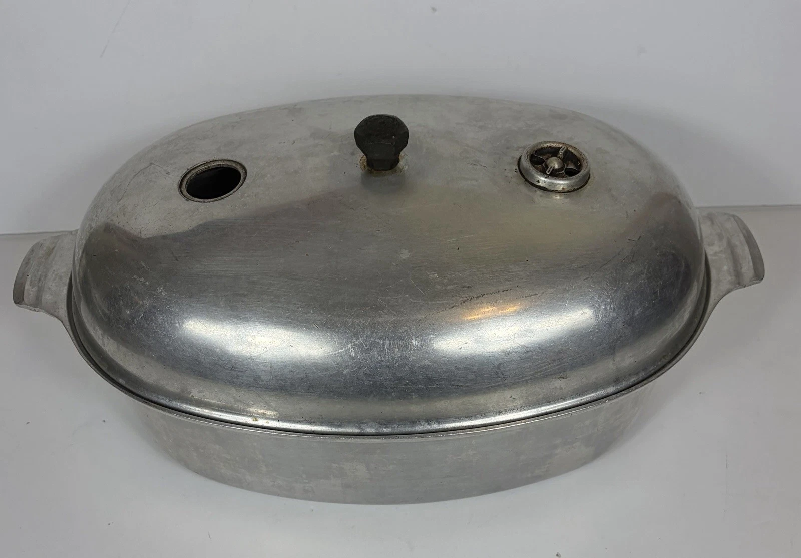 Vintage Pan American Heavy Cast Aluminum Oval Roasting Pan Rack Inside 17” USA
Opens in a new window